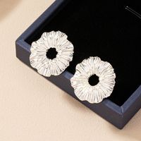 1 Pair Simple Style Classic Style Commute Circle Plating Alloy Ferroalloy 14k Gold Plated Silver Plated Ear Studs main image 3