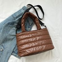 Femmes Moyen Toutes Les Saisons Faux Cuir Couleur Unie Vêtement De Rue Carré Fermeture Éclair Sac D'épaule sku image 3