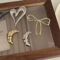 Elegant Heart Shape Bow Knot Alloy Plating Women's Brooches main image 1