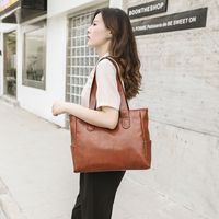 Women's Large All Seasons Pu Leather Solid Color Vintage Style Square Zipper Tote Bag main image 5