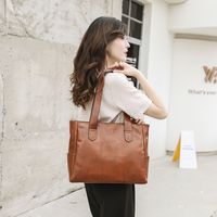 Women's Large All Seasons Pu Leather Solid Color Vintage Style Square Zipper Tote Bag main image 2