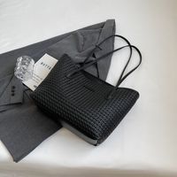Women's Medium All Seasons Pu Leather Solid Color Basic Square Zipper Shoulder Bag Tote Bag sku image 2