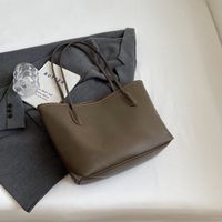 Women's Medium All Seasons Pu Leather Solid Color Basic Square Zipper Shoulder Bag Tote Bag sku image 1