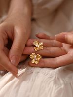 1 Paar Retro Blume Überzug Kupfer Künstliche Perlen Zirkon Vergoldet Ohrstecker main image 5