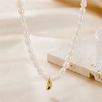 Romantic Simple Style Irregular Moon Stainless Steel Freshwater Pearl 18k Gold Plated Pendant Necklace In Bulk main image 4