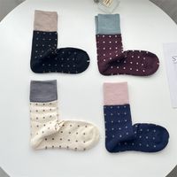 Frau Vintage-stil Farbblock Punktmuster Baumwolle Crew Socken Ein Paar main image 1