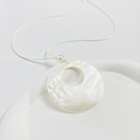 Classical Luxurious Simple Style Round Shell Women's Pendant Necklace main image 3
