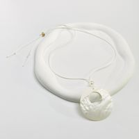 Classical Luxurious Simple Style Round Shell Women's Pendant Necklace main image 2