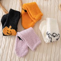 Femmes Style De Bande Dessinée Motif Halloween Polyester Crew Socks Une Paire main image 5