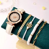 Casual Lady Spiral Stripe Buckle Quartz Women's Watches main image 3