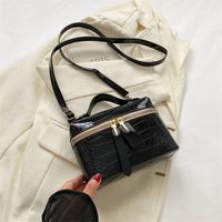 Women's Medium All Seasons Pu Leather Solid Color Streetwear Square Zipper Shoulder Bag Handbag Bucket Bag sku image 1