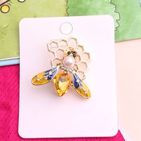 Simple Style Bee Alloy Asymmetrical Rhinestones Women's Brooches main image 4