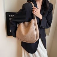 Women's All Seasons Pu Leather Solid Color Elegant Classic Style Bucket Magnetic Buckle Shoulder Bag Tote Bag sku image 4