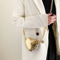 Women's Mini All Seasons Pu Leather Solid Color Vintage Style Heart-shaped Zipper Handbag main image 4