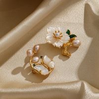 Retro Flower Butterfly Copper Plating Metal Inlay Freshwater Pearl Shell Women's Brooches 1 Piece main image 5