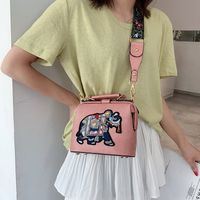 Femmes Petit Toutes Les Saisons Faux Cuir Animal Vêtement De Rue Carré Boucle Magnétique Sac D'épaule main image 1