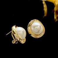 1 Paire Style Simple Rond Incruster Le Cuivre Perles Artificielles Zircon Boucles D'oreilles main image 1