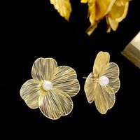 1 Paar Dame Blume Inlay Sterling Silber Kupfer Künstliche Perlen Ohrstecker main image 4