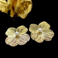 1 Paar Dame Blume Inlay Sterling Silber Kupfer Künstliche Perlen Ohrstecker main image 3