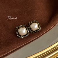 1 Pair Elegant Vintage Style Geometric Enamel Stoving Varnish Plating Metal Artificial Gemstones Artificial Pearls Earrings sku image 2