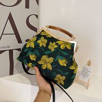 Herbst Neue Druck Cheongsam-taschen Damen Elegante Retro-clip-handtasche Im Alten Stil, Kleine Tasche, Hand, Die Mama-stil-tasche Hält sku image 3