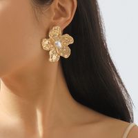 1 Pair Elegant Modern Style Simple Style Flower Artificial Pearl Alloy Ear Studs main image 1