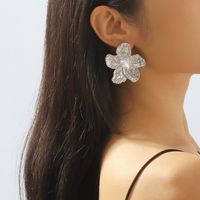 1 Pair Elegant Modern Style Simple Style Flower Artificial Pearl Alloy Ear Studs main image 5