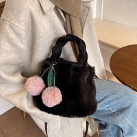 Women's All Seasons Plush Solid Color Elegant Bucket Magnetic Buckle Shoulder Bag Handbag Bucket Bag main image 5