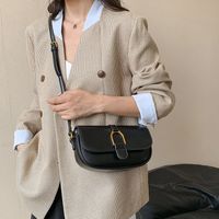 Women's Medium All Seasons Pu Leather Solid Color Basic Streetwear Oval Flip Cover Shoulder Bag Underarm Bag main image 5