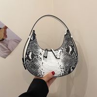 Women's All Seasons Pu Leather Crocodile Streetwear Round Zipper Handbag Underarm Bag main image 3