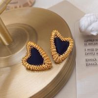 1 Pair Retro Heart Shape Copper Ear Studs main image 1