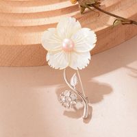 Elegant Glam Crown Feather Flower Copper Plating Inlay Artificial Pearls Zircon Women's Brooches 1 Piece main image 4