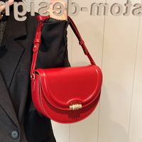 Women's Pu Solid Color Classic Style Sewing Thread Saddle Shape Magnetic Buckle Shoulder Bag main image 5