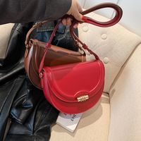 Women's Pu Solid Color Classic Style Sewing Thread Saddle Shape Magnetic Buckle Shoulder Bag main image 3