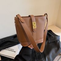 Women's Pu Leather Solid Color Classic Style Sewing Thread Bucket Lock Clasp Shoulder Bag main image 1