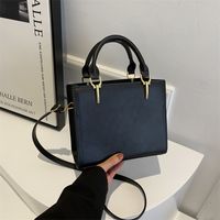 Women's Pu Leather Solid Color Vintage Style Classic Style Square Zipper Shoulder Bag main image 2