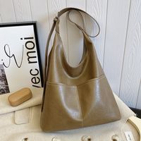 Women's Pu Leather Solid Color Classic Style Bucket Zipper Shoulder Bag main image 4