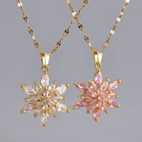 Luxurious Queen Snowflake Stainless Steel Plating Inlay Zircon 18k Gold Plated Pendant Necklace main image 1