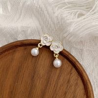 1 Pair Elegant Simple Style Flower Plating Inlay Alloy Artificial Pearls Gold Plated Drop Earrings main image 5