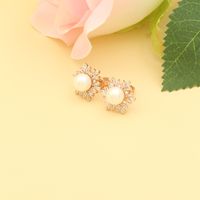1 Pair Elegant Sweet Snowflake Plating Inlay Copper Artificial Pearls Zircon Rose Gold Plated Ear Studs main image 3