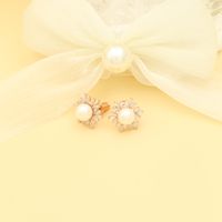 1 Pair Elegant Sweet Snowflake Plating Inlay Copper Artificial Pearls Zircon Rose Gold Plated Ear Studs main image 4