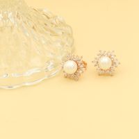 1 Pair Elegant Sweet Snowflake Plating Inlay Copper Artificial Pearls Zircon Rose Gold Plated Ear Studs main image 5