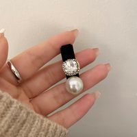 Mujeres Elegante Moda Geométrico Aleación Franela Embutido Perlas Artificiales Diamantes De Imitación Pinza Para El Cabello sku image 1