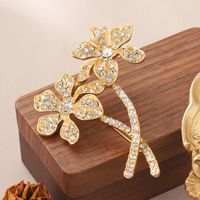 Elegante Flor Aleación Embutido Diamantes De Imitación Mujeres Broches main image 3