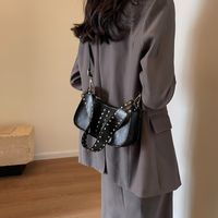 Femmes Faux Cuir Couleur Unie Style Classique Fil À Coudre Rivet Forme D'oreiller Fermeture Éclair Sac D'épaule main image 4