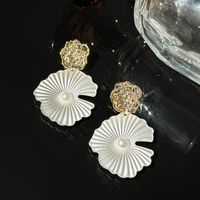 1 Pair Elegant Luxurious Flower Plating Inlay Alloy Artificial Pearls Drop Earrings main image 3