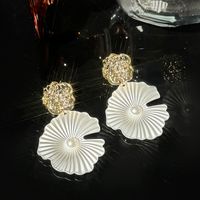 1 Pair Elegant Luxurious Flower Plating Inlay Alloy Artificial Pearls Drop Earrings sku image 1