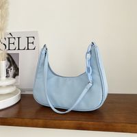 Women's Medium Nylon Solid Color Classic Style Dumpling Shape Zipper Underarm Bag main image 6
