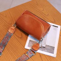 Women's Medium Leather Solid Color Streetwear Shell Zipper Dome Bag sku image 3