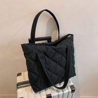 Frau Nylon Einfarbig Vintage-stil Klassischer Stil Quadrat Reißverschluss Schultertasche main image 4